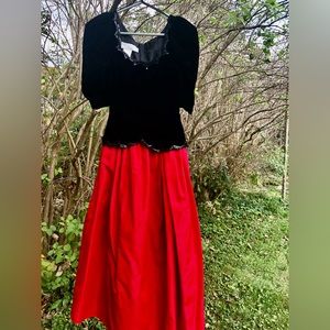 Vintage Jessica McClintock black velvet red bottom dress! Size 3/4
